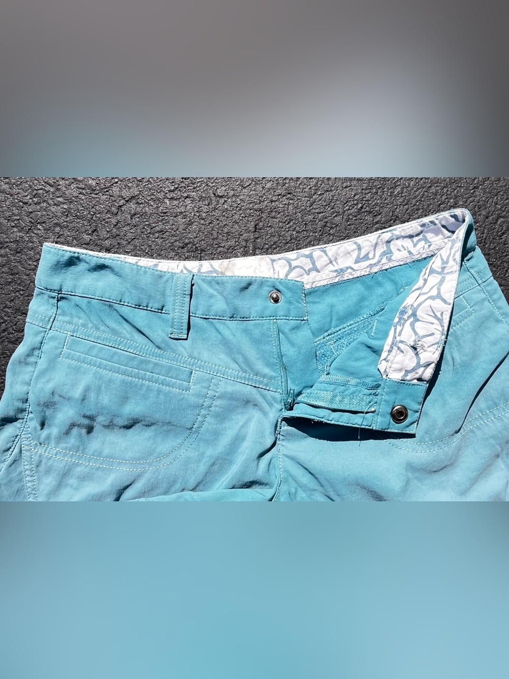 Athleta 4’ Inseem Dipper Hiking Bermuda Athletic Shorts Seafoam green Size 2 - Picture 6 of 9